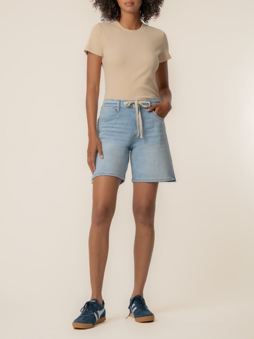 Kut from the Kloth Holly High Rise Short in Simply Wash Size 1212 / Simply W/Lt